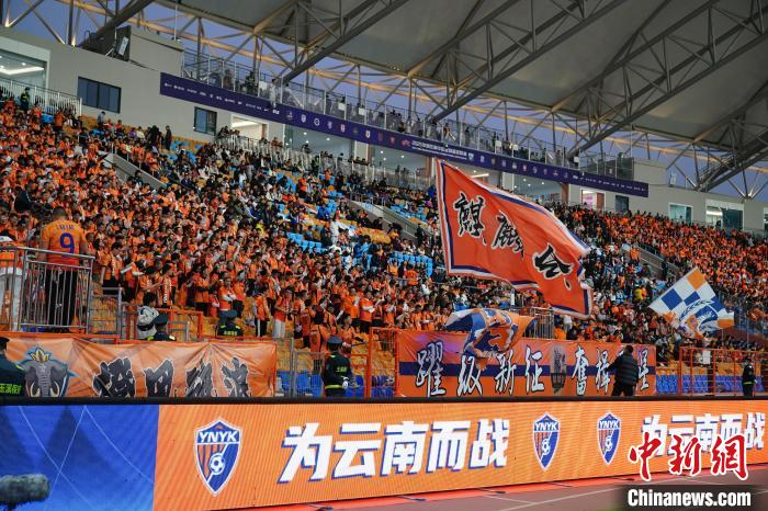 沙巴体育赛事资讯-关于中超联赛球员实力赛场，球迷呐喊支持的信息